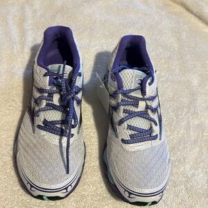 Brand new in original box. Mizuno Wave Creation 14